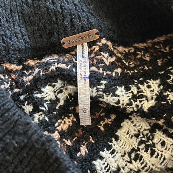 Free People Nellie Elephant Sweater in Black size Large - Picture 4 of 6